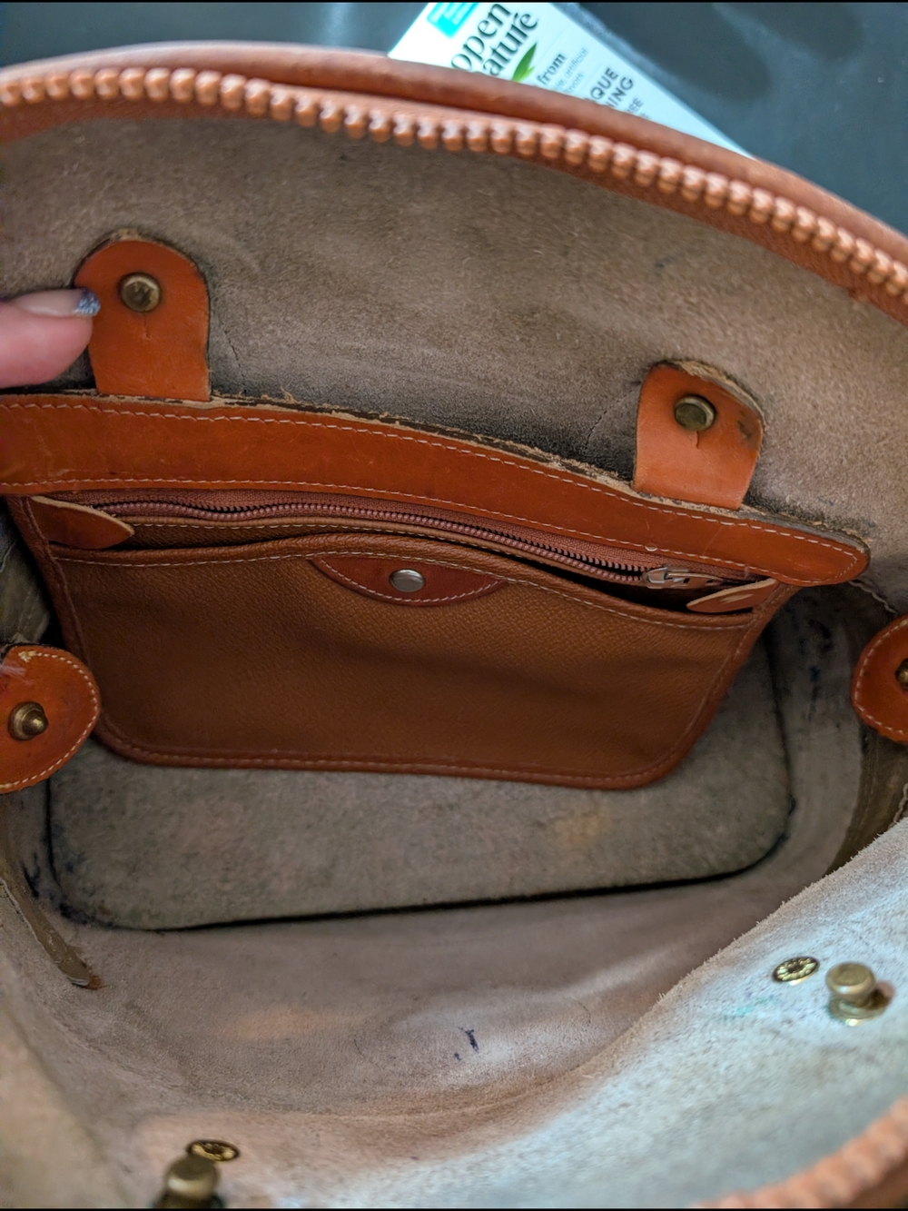 ✨ Vintage Dooney & Bourke Taupe and Brown Pebble Leather Dome Satchel - Picture 4 of 16
